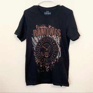 RAMONES Retro Vintage Style Band Tee Crest Emblem
